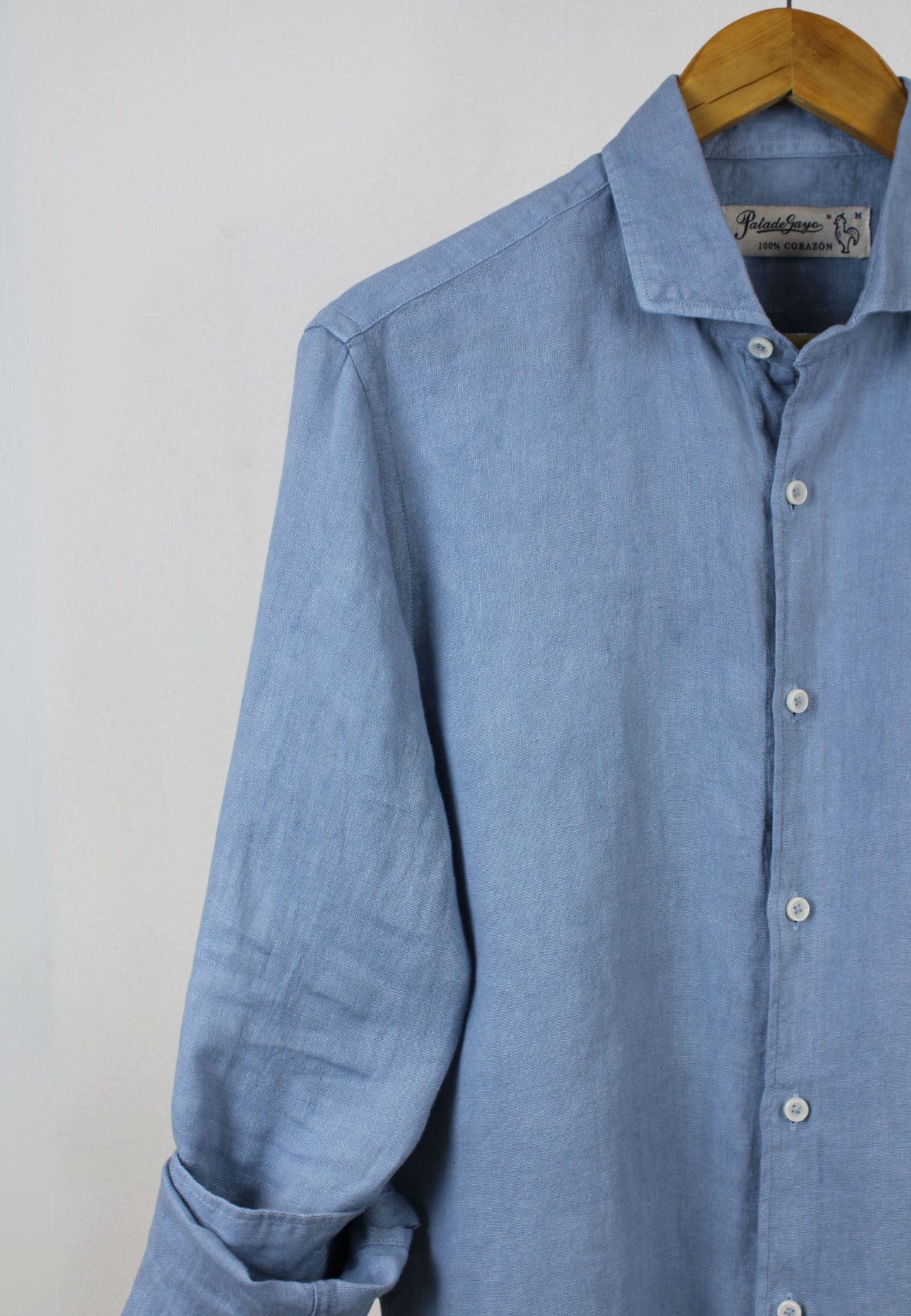 A sulfur blue linen shirt, perfect for the hottest days of the year.
