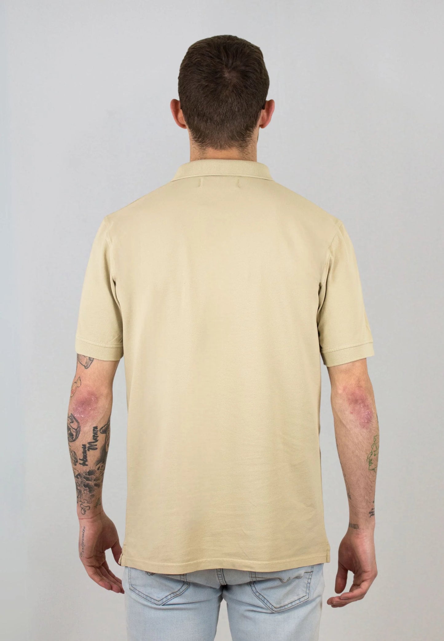 Beige short-sleeved polo shirt "Polo al tono beige de manga corta"