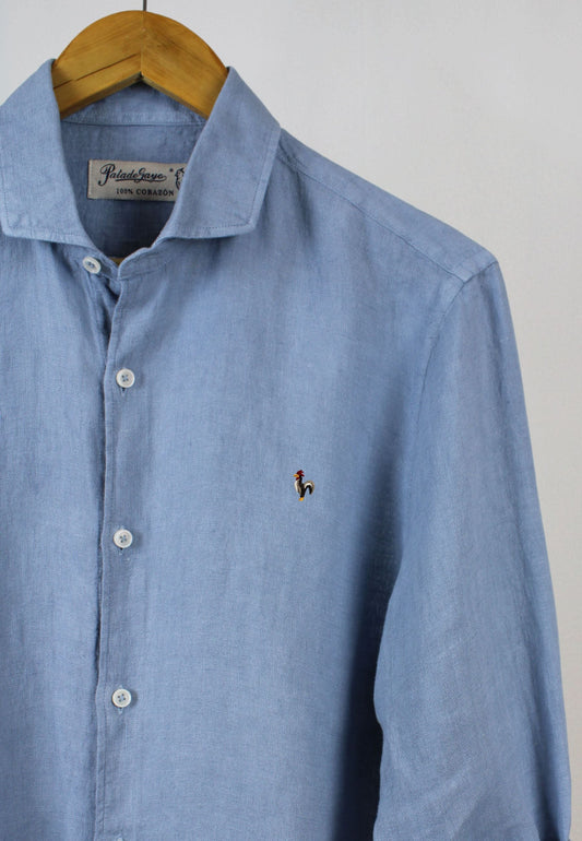 A sulfur blue linen shirt, perfect for the hottest days of the year.