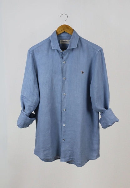 A sulfur blue linen shirt, perfect for the hottest days of the year.