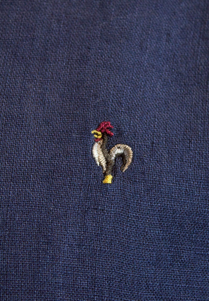 A navy blue linen shirt with a Mao collar, perfect for the hottest days of the year.