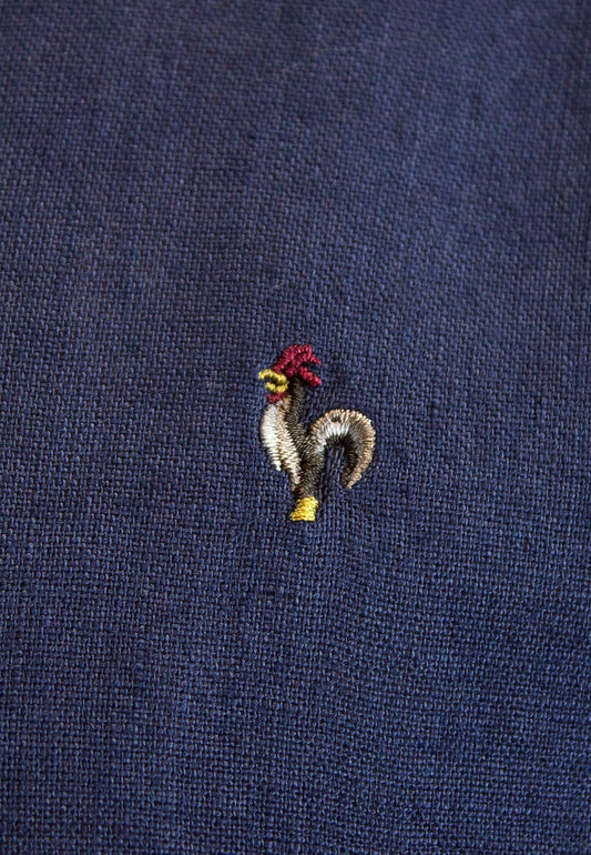 A navy blue linen shirt with a Mao collar, perfect for the hottest days of the year.