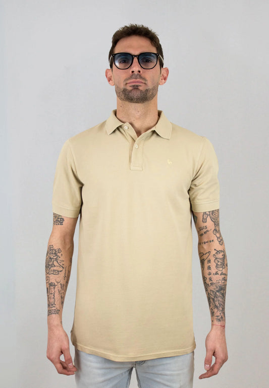 Beige short-sleeved polo shirt "Polo al tono beige de manga corta"